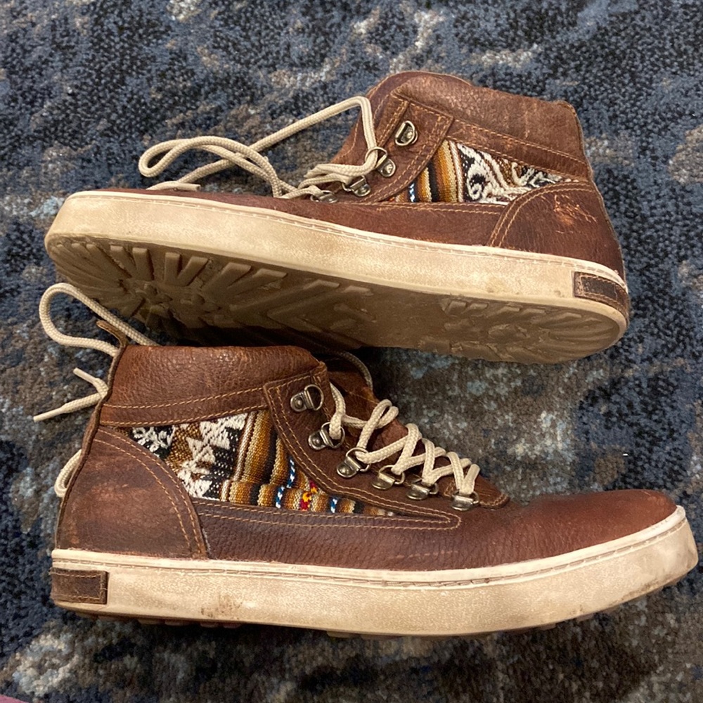 Inkkas laceup sneakers size 11